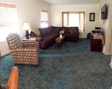 310 Forrest St, Wayland, MI 49348 - photo 2