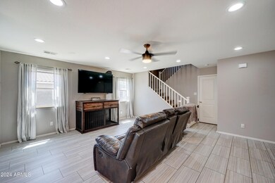 1825 W Expressman-5