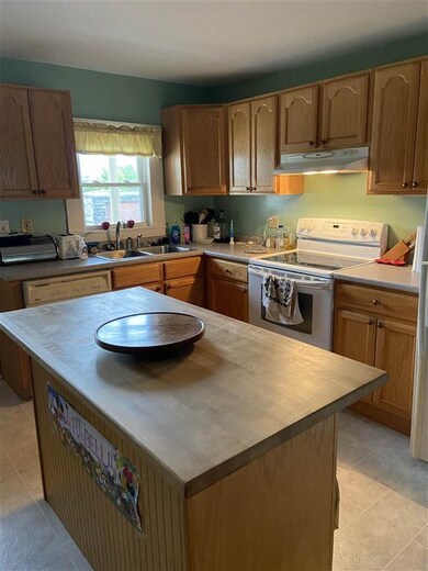 51 Pierpoint Ave, Rutland, VT 05701 - photo 3