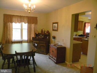 402 E 4th St, Bernville, PA 19506 - photo 4