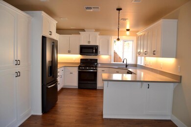 116 NW Cory Ln, Grants Pass, OR 97526 - photo 4