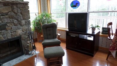 LIVING ROOM TOWARDS DECK