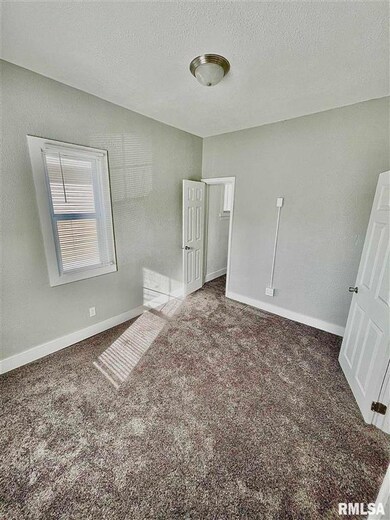 1826 W 8th St, Davenport, IA 52802 - photo 2