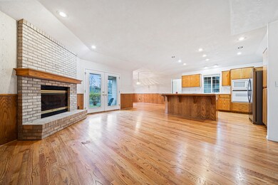 1070 Brookdale Ave, Medford, OR 97504 - photo 3