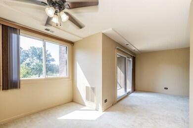 450 Raintree Dr unit 2F, Glen Ellyn, IL 60137 - photo 4