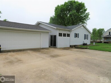 111 N 18th St, Marshalltown, IA 50158 - photo 3