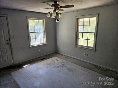 211 Putnam St, Shelby, NC 28152 - photo 5