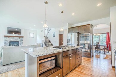 890 Ashworth Dr, Oregon, WI 53575 - photo 2