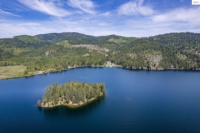 The bluest of waters at Beautiful Spirit Lake