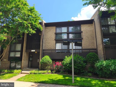 11564 Rolling Green Ct unit 101, Reston, VA 20191 - photo 2