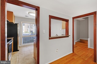 3035 Mission Square Dr, Fairfax, VA 22031 - photo 5