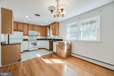 8533 Pineway Dr, Laurel, MD 20723 - photo 7