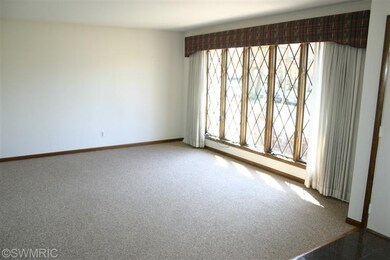 651 Birchwood Ct, Lowell, MI 49331 - photo 4