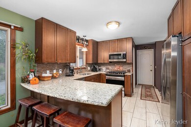 1466 Ridgewood Dr, Jenison, MI