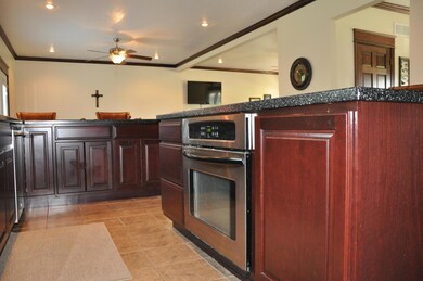 06_15027KingRd_Kitchen_DSC_9595