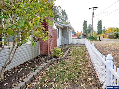 1305 Main St SE, Albany, OR 97322 - photo 2