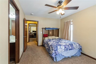 1347 F Ave NW, Cedar Rapids, IA 52405 - photo 7