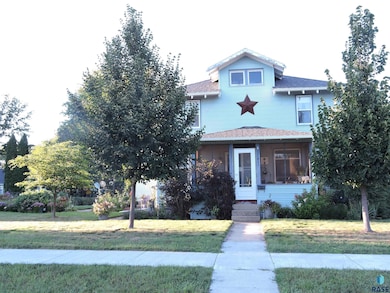 820 E 3rd St, Dell Rapids, SD 57022 - photo 2