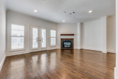 Living room with gas logs fireplace