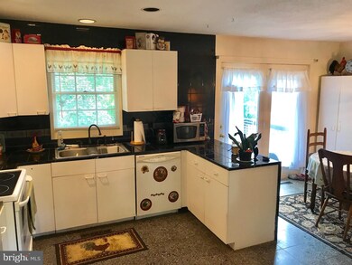 844 Carrier Dr, Strasburg, VA 22657 - photo 6