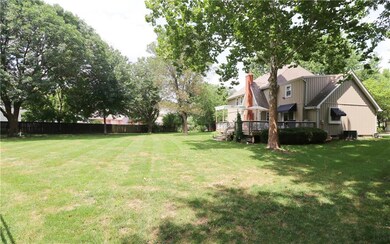 Level backyard perfect for kids or pets