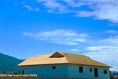 427 Caribou Loop Exterior Back