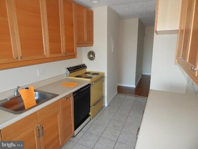 442 Girard St unit 301, Gaithersburg, MD 20877 - photo 4