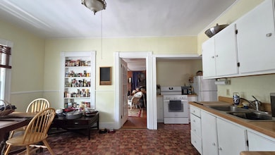 30 Bowdoin St, Houlton, ME 04730 - photo 2