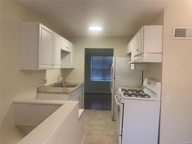 10749 Hallwood Dr, Saint Louis, MO 63136 - photo 5