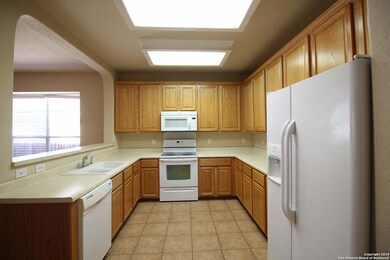 8523 Spicewood Bend, San Antonio, TX 78255 - photo 4