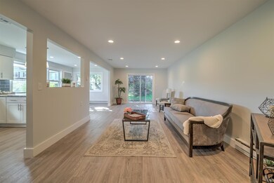 04-LIVING ROOM