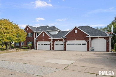 2924 E 45th Ct, Davenport, IA 52807 - photo 2