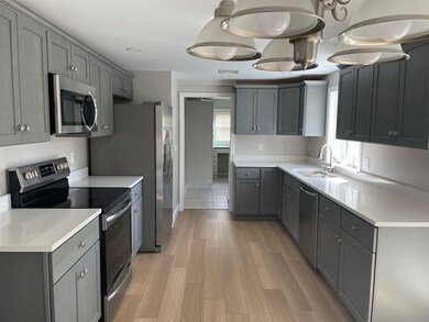 13 Taylor Ave, Burlington, MA 01803 - photo 4