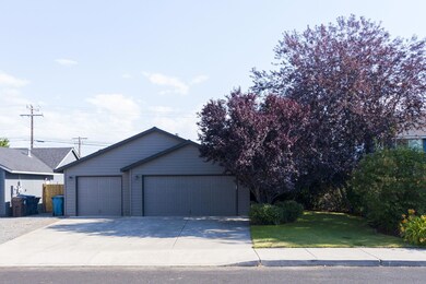 29-web-or-mls--818 NE Negus Pl, Redmond-