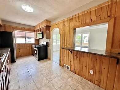 2303 Maple St, Des Moines, IA 50317 - photo 7