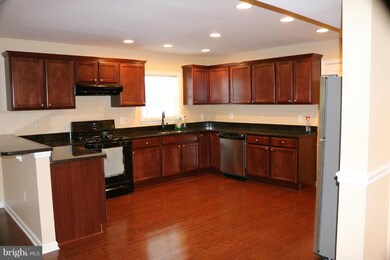 138 Martin Dr, Manassas Park, VA 20111 - photo 3