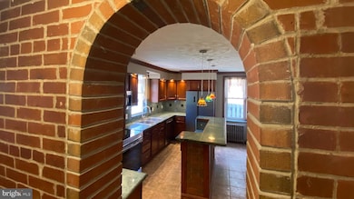 2223 Noble St, Reading, PA 19609 - photo 4