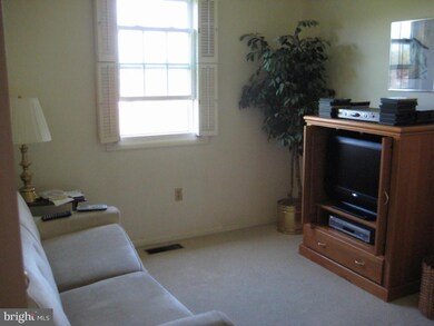 949 E Maple St, Palmyra, PA 17078 - photo 3