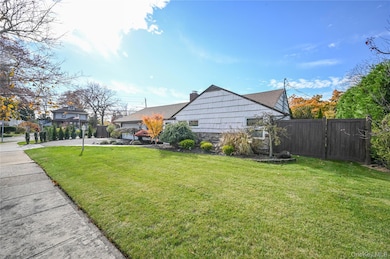 2 Meadow Ln, Rockville Centre, NY 11570 - photo 2