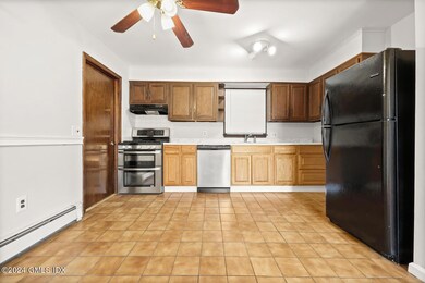 4 Capalbo Pl Unit 1R Cos Cob-large-008-0
