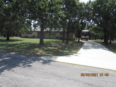 902 Greenbriar Dr, Joshua, TX 76058 - photo 3