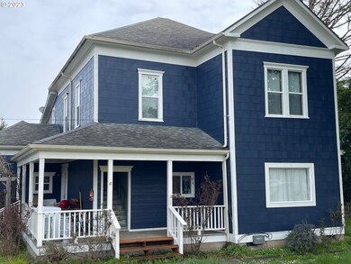 407 Ash St, Myrtle Point, OR 97458 - photo 2