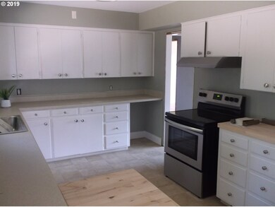 643 NW Yamhill St, Sheridan, OR 97378 - photo 7