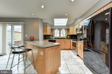 6874 Mclean Province Cir, Falls Church, VA 22043 - photo 4