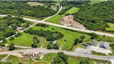 307 Old Kentucky Rd, Tazewell, TN 37879 - photo 2