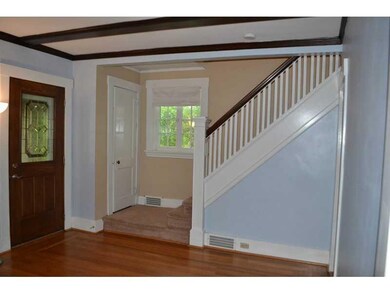 Entry/Foyer.