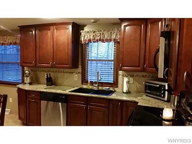 Kitchen This spacious updated kitchen has all the 
