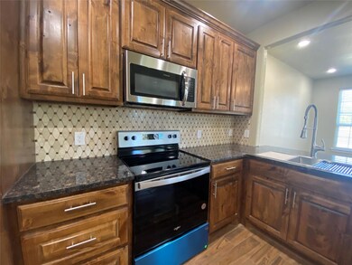 105 Sabine Ave unit A, Cleburne, TX 76031 - photo 4