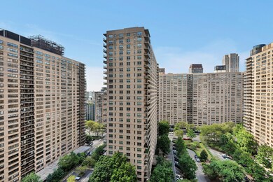 Lincoln Towers unit 19L, New York, NY 10023 - photo 5