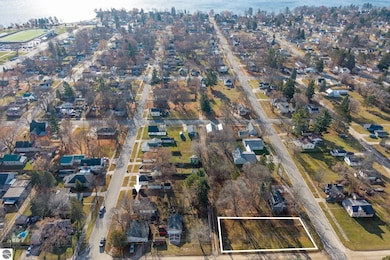 620 Colfax St, Cadillac, MI 49601 - photo 2